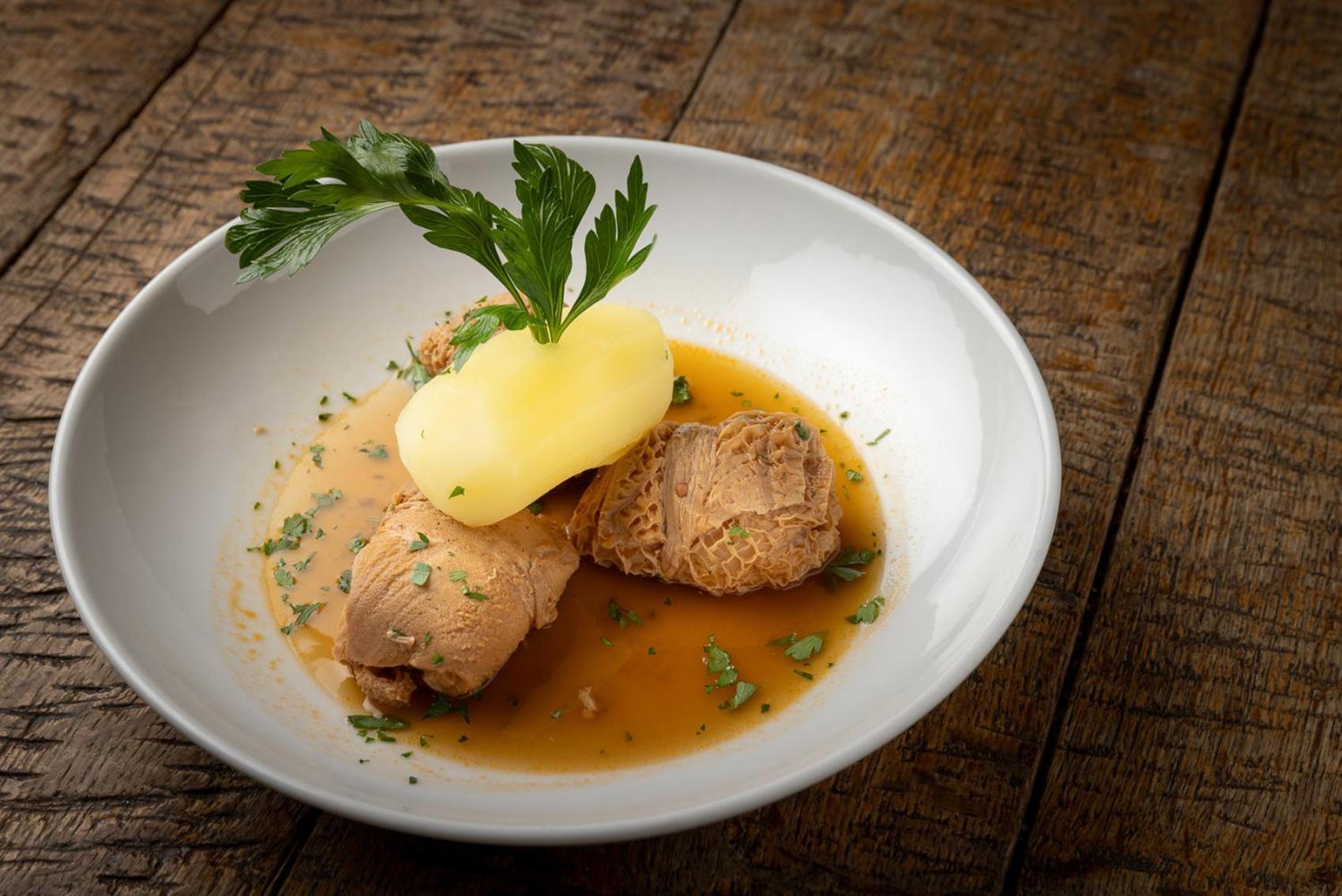 Hotel-Restaurant Logis L'Aubrac ลาโยล ภายนอก รูปภาพ