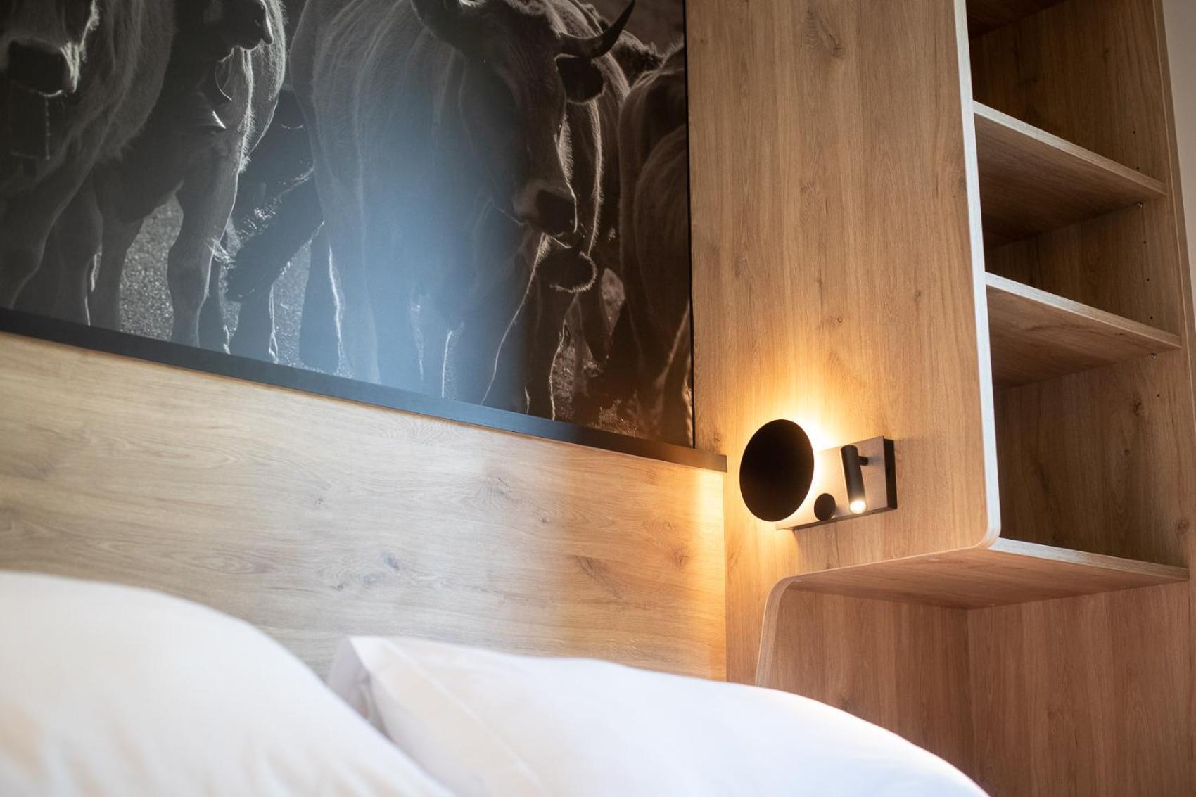 Hotel-Restaurant Logis L'Aubrac ลาโยล ภายนอก รูปภาพ