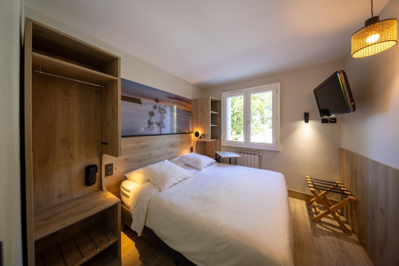 Hotel-Restaurant Logis L'Aubrac ลาโยล ภายนอก รูปภาพ