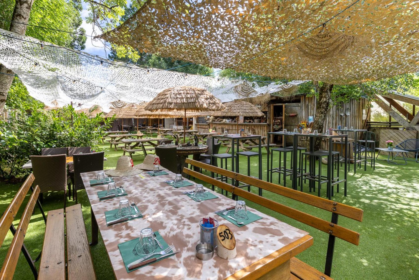 Hotel-Restaurant Logis L'Aubrac ลาโยล ภายนอก รูปภาพ