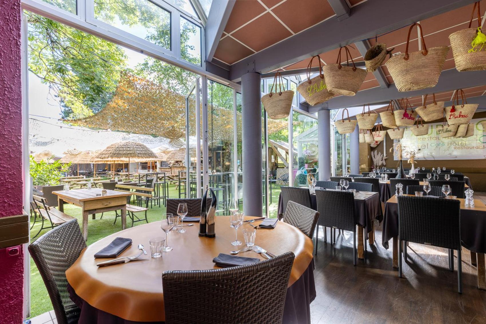 Hotel-Restaurant Logis L'Aubrac ลาโยล ภายนอก รูปภาพ