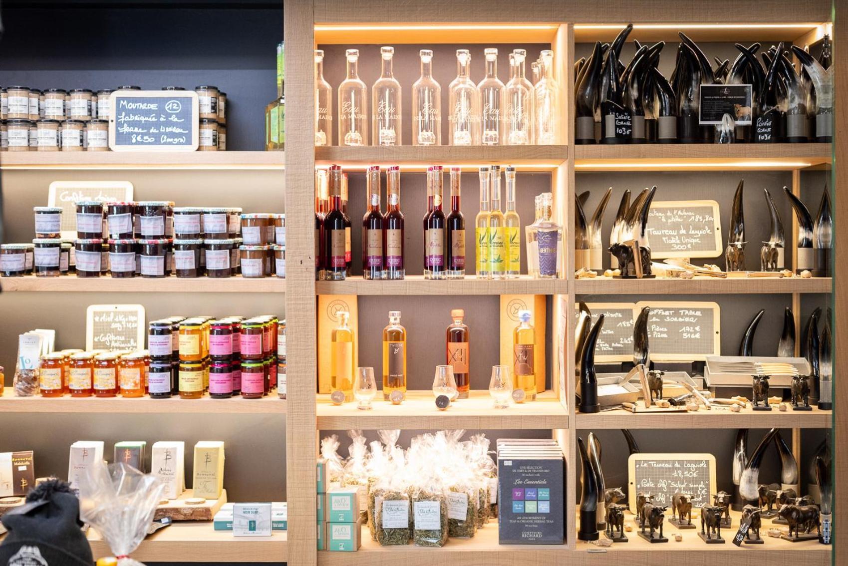 Hotel-Restaurant Logis L'Aubrac ลาโยล ภายนอก รูปภาพ