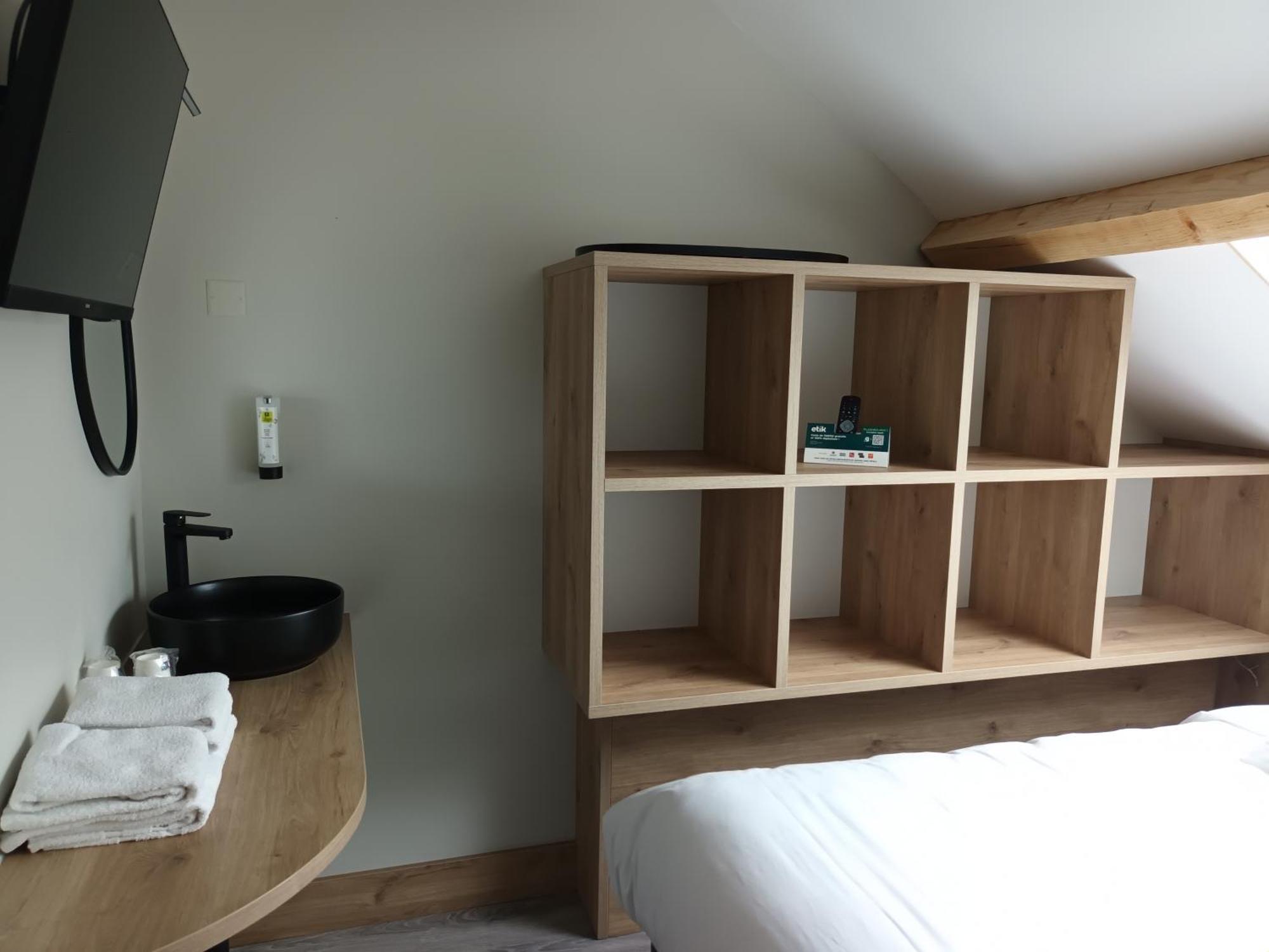 Hotel-Restaurant Logis L'Aubrac ลาโยล ภายนอก รูปภาพ