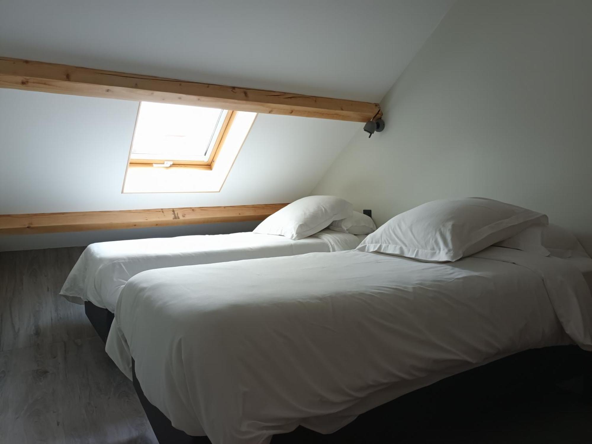 Hotel-Restaurant Logis L'Aubrac ลาโยล ภายนอก รูปภาพ