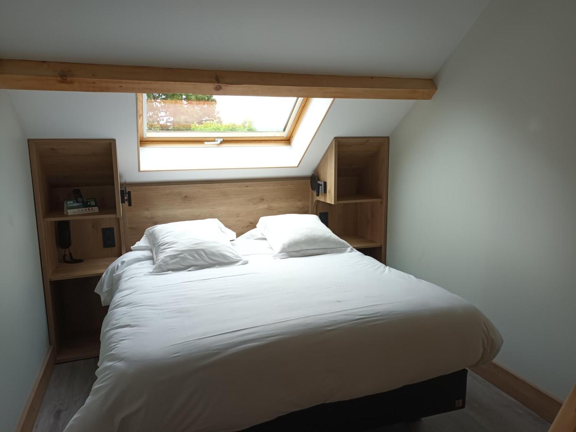 Hotel-Restaurant Logis L'Aubrac ลาโยล ภายนอก รูปภาพ