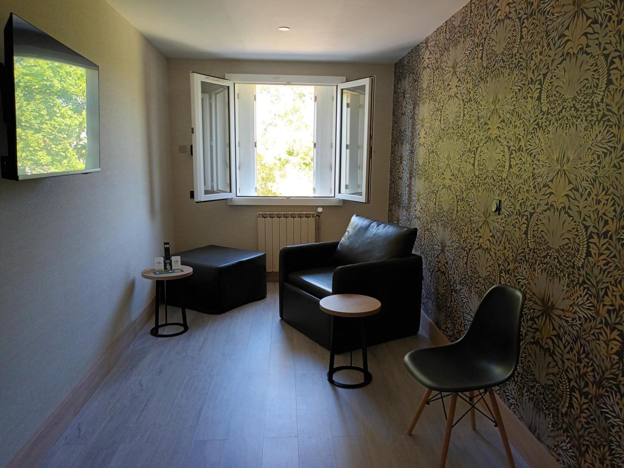 Hotel-Restaurant Logis L'Aubrac ลาโยล ภายนอก รูปภาพ