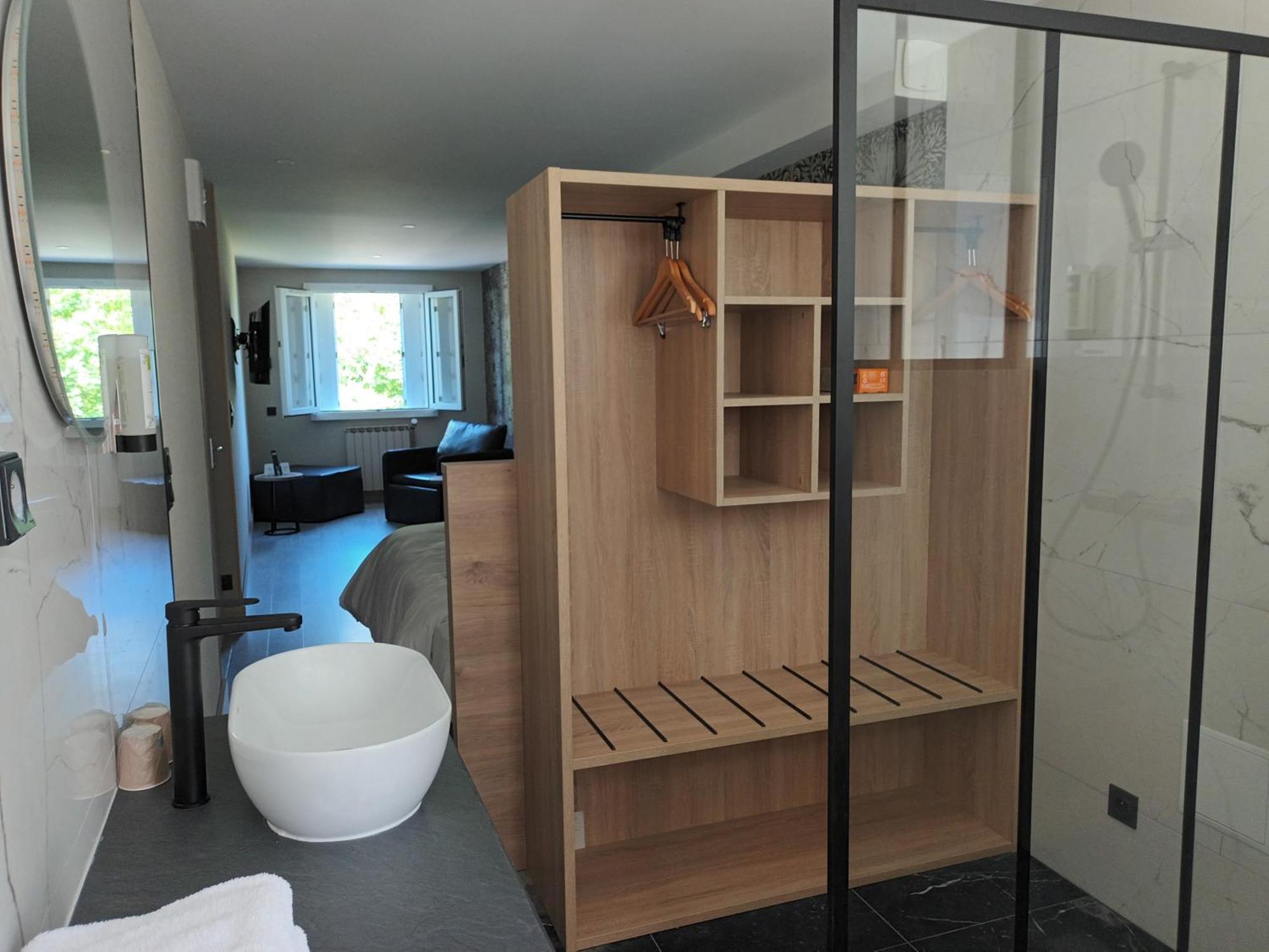 Hotel-Restaurant Logis L'Aubrac ลาโยล ภายนอก รูปภาพ