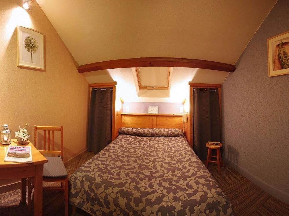 Hotel-Restaurant Logis L'Aubrac ลาโยล ภายนอก รูปภาพ
