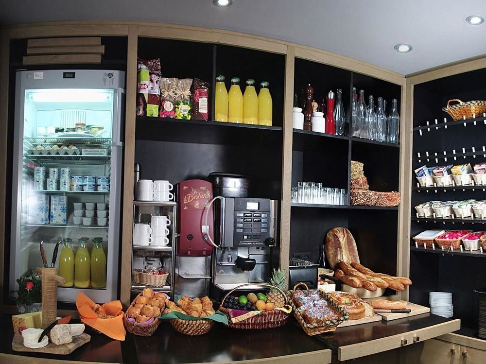 Hotel-Restaurant Logis L'Aubrac ลาโยล ภายนอก รูปภาพ