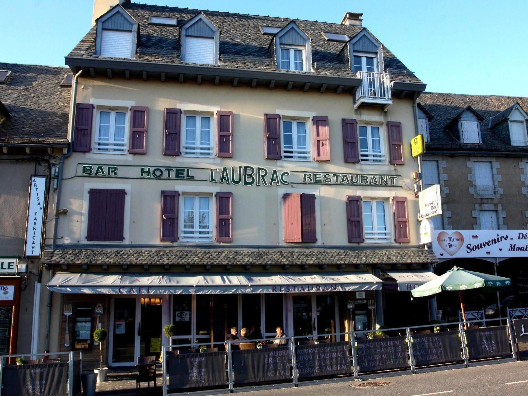 Hotel-Restaurant Logis L'Aubrac ลาโยล ภายนอก รูปภาพ